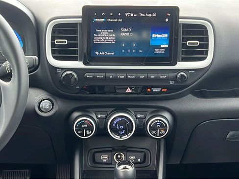 Used 2025 Hyundai Venue Limited FWD image 14