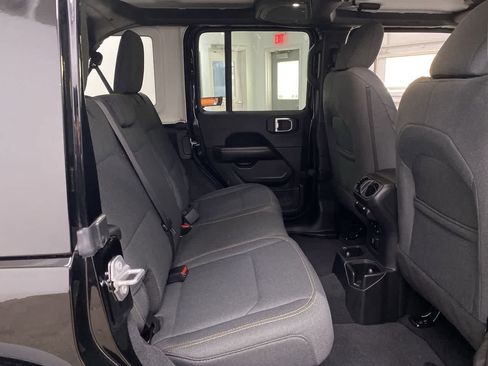 Used 2025 Jeep Wrangler Unlimited Sahara AWD/4WD image 17
