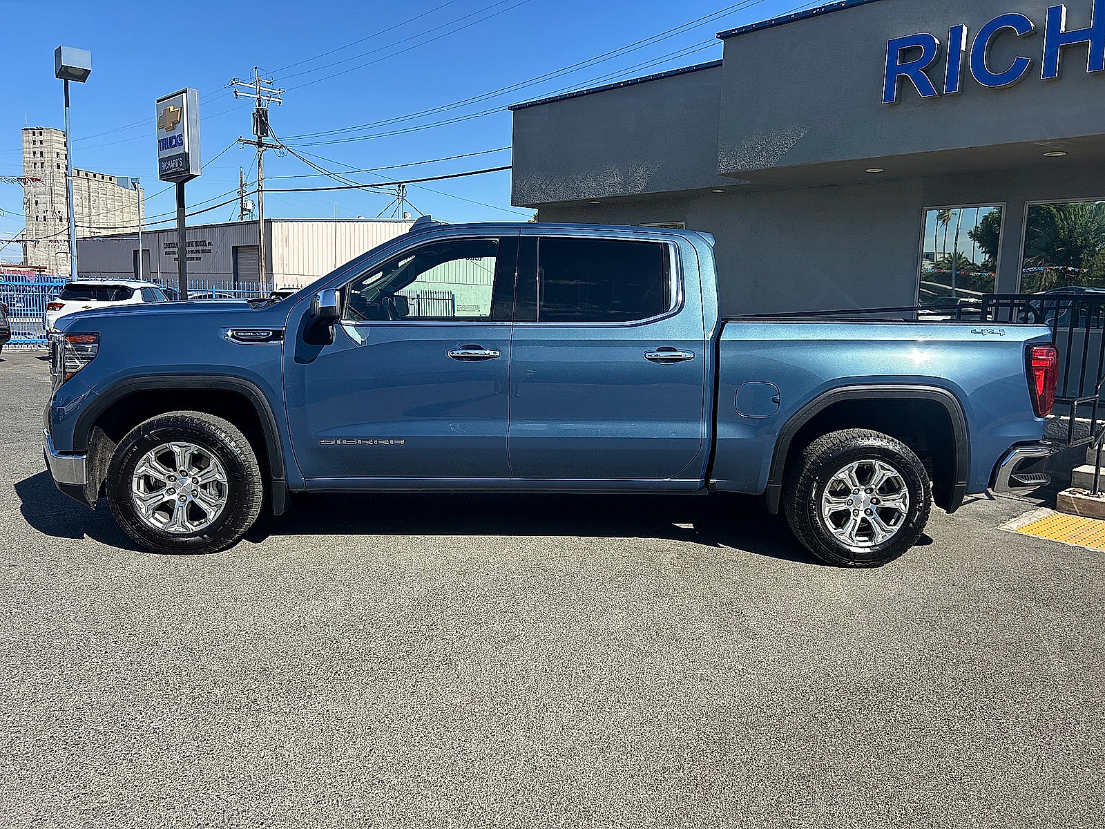 Used 2024 GMC Sierra 1500 SLT AWD/4WD image 6