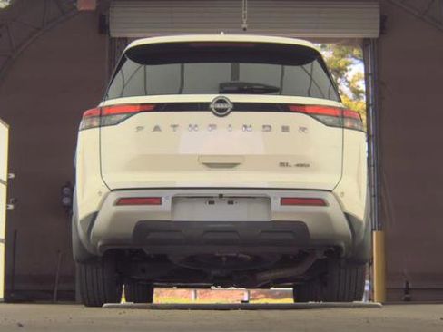 Used 2024 Nissan Pathfinder SL AWD/4WD image 6