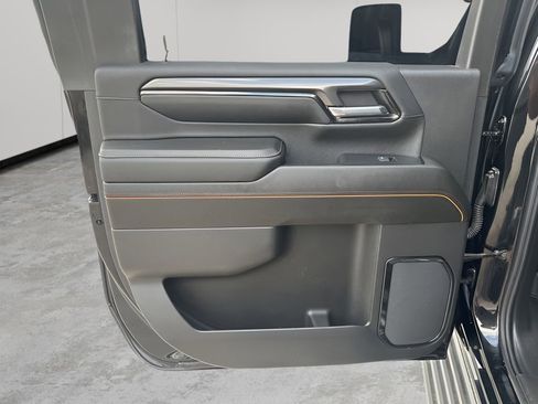 Used 2024 GMC Sierra 2500 AT4 w/ AT4 Premium Plus Package AWD/4WD image 18