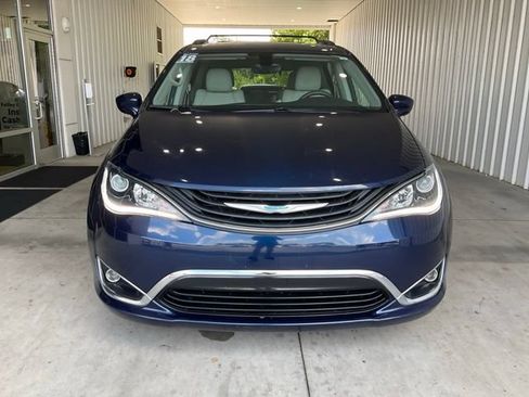 Used 2018 Chrysler Pacifica Touring Plus FWD image 22