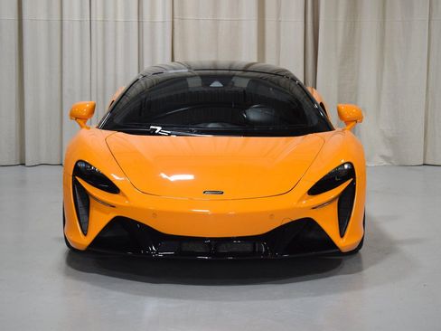 Used 2024 McLaren Artura RWD image 7