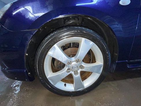 Used 2004 MAZDA MAZDA3 s w/ Moonroof & 6-CD Pkg image 11