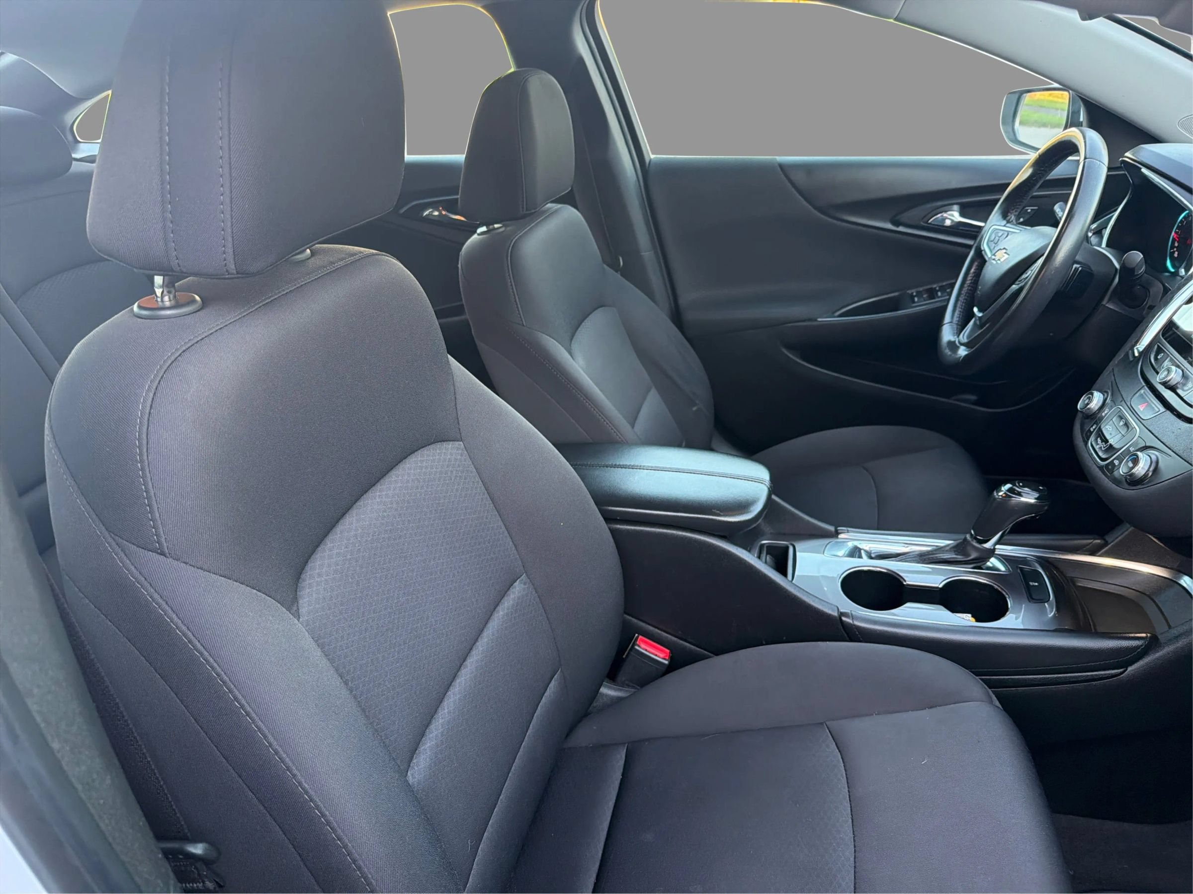 Used 2018 Chevrolet Malibu LT FWD image 26