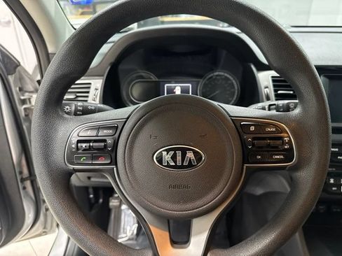 Used 2018 Kia Niro FE FWD image 20