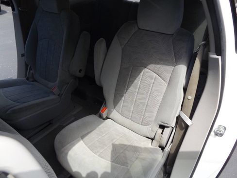 Used 2015 Buick Enclave Convenience FWD image 16