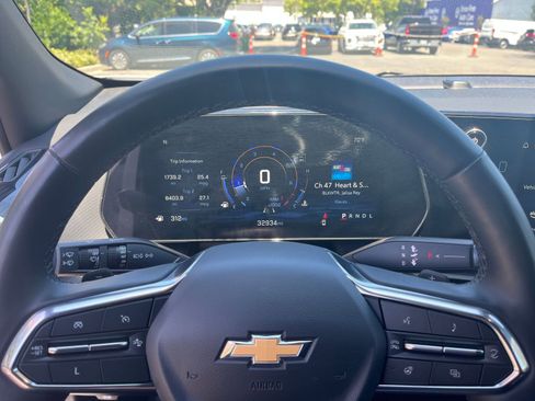 Used 2025 Chevrolet Equinox LT FWD image 28