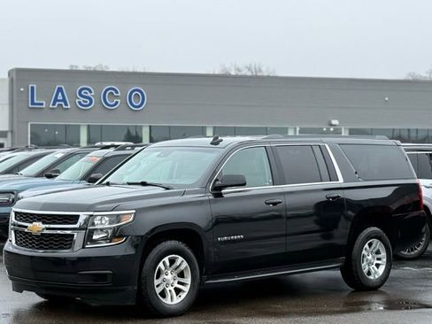 Used 2018 Chevrolet Suburban LT image 1