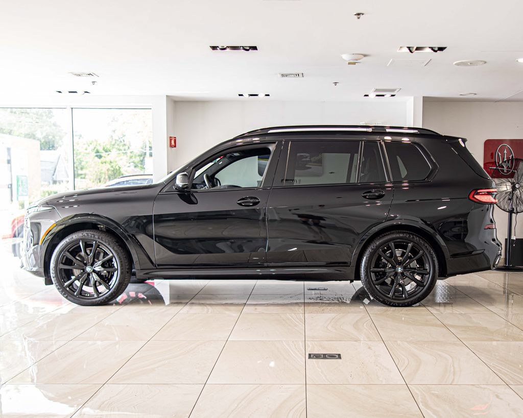Used 2026 BMW X7 xDrive40i w/ M Sport Package AWD/4WD image 6