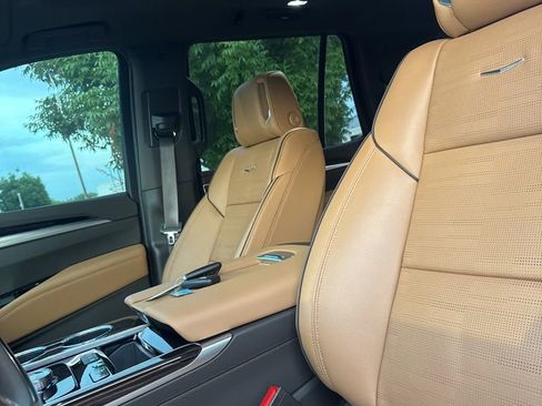 Used 2026 Cadillac Escalade Luxury w/ Touring Package AWD/4WD image 3