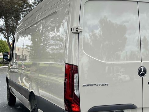 Used 2025 Mercedes-Benz Sprinter 2500 image 46