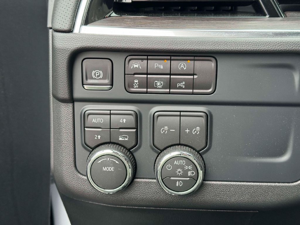Used 2026 Chevrolet Tahoe Premier AWD/4WD image 21