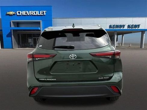Used 2024 Toyota Highlander XLE AWD/4WD image 7