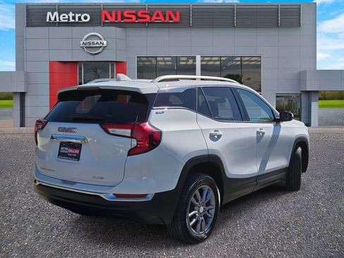 Used 2024 GMC Terrain SLT image 5