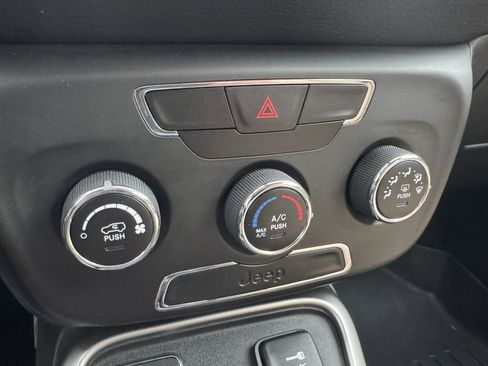 Used 2018 Jeep Compass Sport image 26