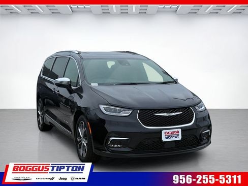New 2026 Chrysler Pacifica Pinnacle FWD image 1