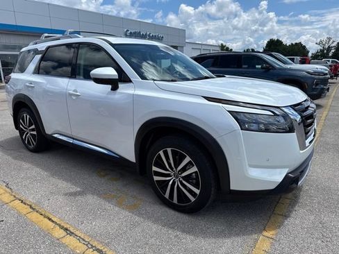 Used 2025 Nissan Pathfinder Platinum AWD/4WD image 6
