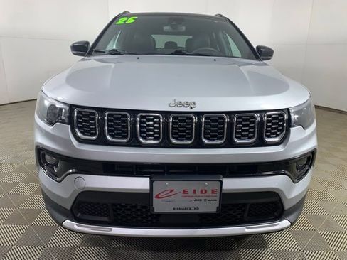 Used 2025 Jeep Compass Limited image 4