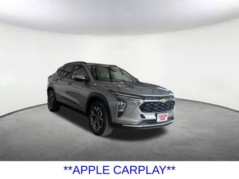 Used 2025 Chevrolet Trax LT FWD image 7