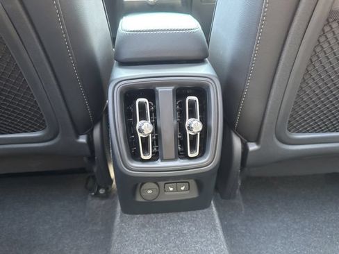 Certified 2025 Volvo XC40 B5 Plus AWD/4WD image 17