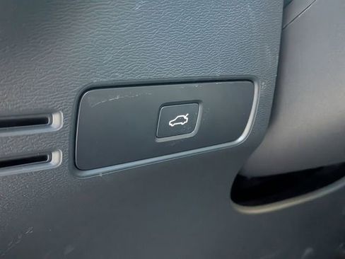 Used 2025 Volvo XC40 B5 Plus w/ Protection Package Premier image 22