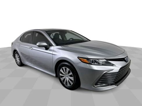 Used 2022 Toyota Camry LE image 2
