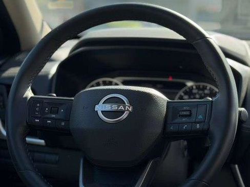 Used 2025 Nissan Rogue SV image 10