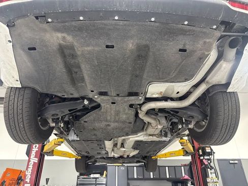 Used 2023 Chrysler Pacifica Touring-L FWD image 15
