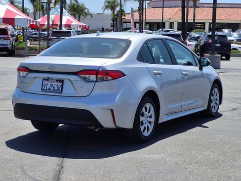 Used 2025 Toyota Corolla LE FWD image 5