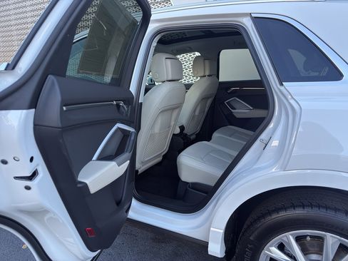 Used 2025 Audi Q3 2.0T Premium image 13