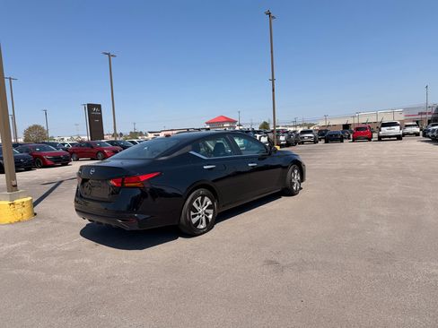 Used 2025 Nissan Altima 2.5 S FWD image 3