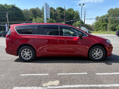 New 2026 Chrysler Pacifica Select FWD image 6
