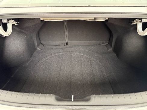 Used 2021 Hyundai Elantra Limited image 22