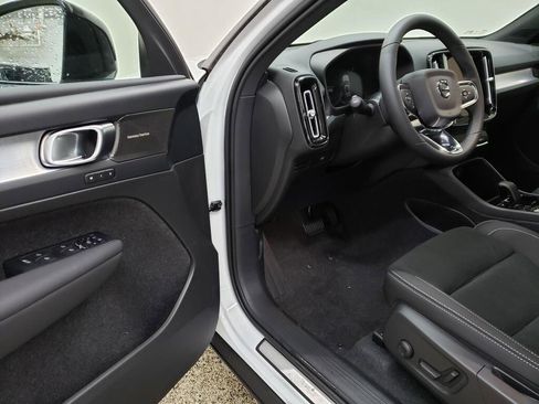 New 2026 Volvo XC40 B5 Ultra w/ Protection Package Premier image 6