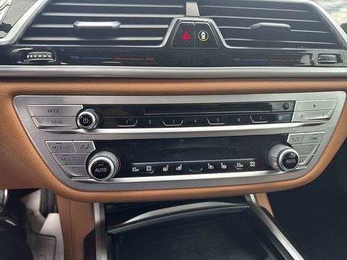 Used 2020 BMW 740i w/ Luxury Rear Seating Package image 25