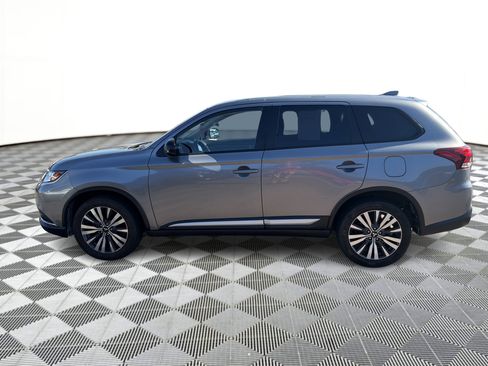 Used 2020 Mitsubishi Outlander ES AWD/4WD image 2