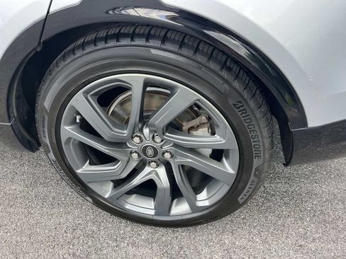 Used 2018 Land Rover Discovery HSE AWD/4WD image 14