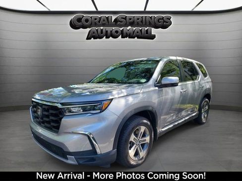 Used 2025 Honda Pilot EX-L image 2