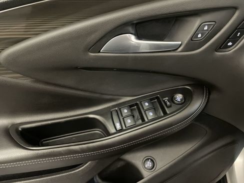 Used 2019 Buick Envision Essence FWD image 17