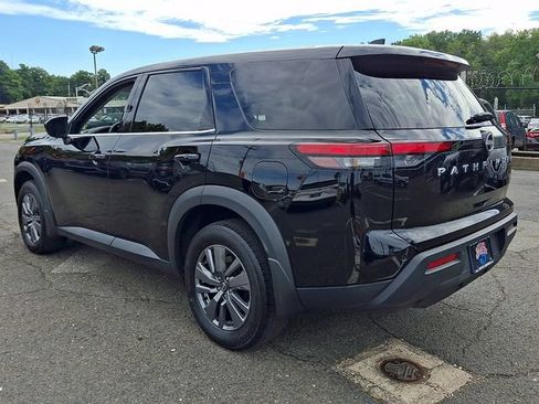 Used 2024 Nissan Pathfinder S AWD/4WD image 3