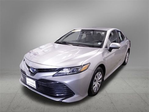 Used 2020 Toyota Camry LE image 1