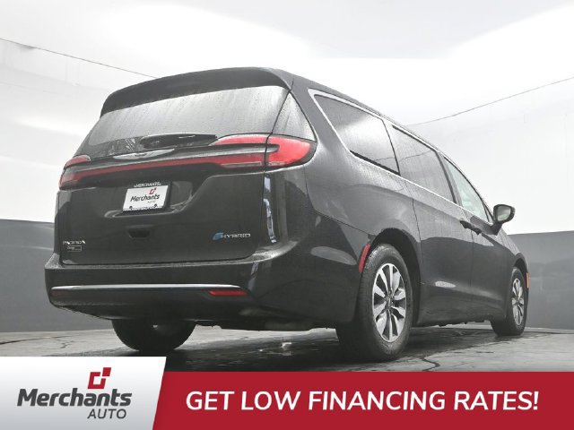 Used 2023 Chrysler Pacifica Touring-L FWD image 38