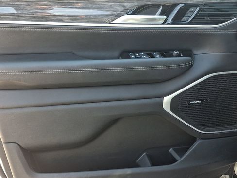 Used 2022 Jeep Wagoneer Series II w/ Premium Group I image 12