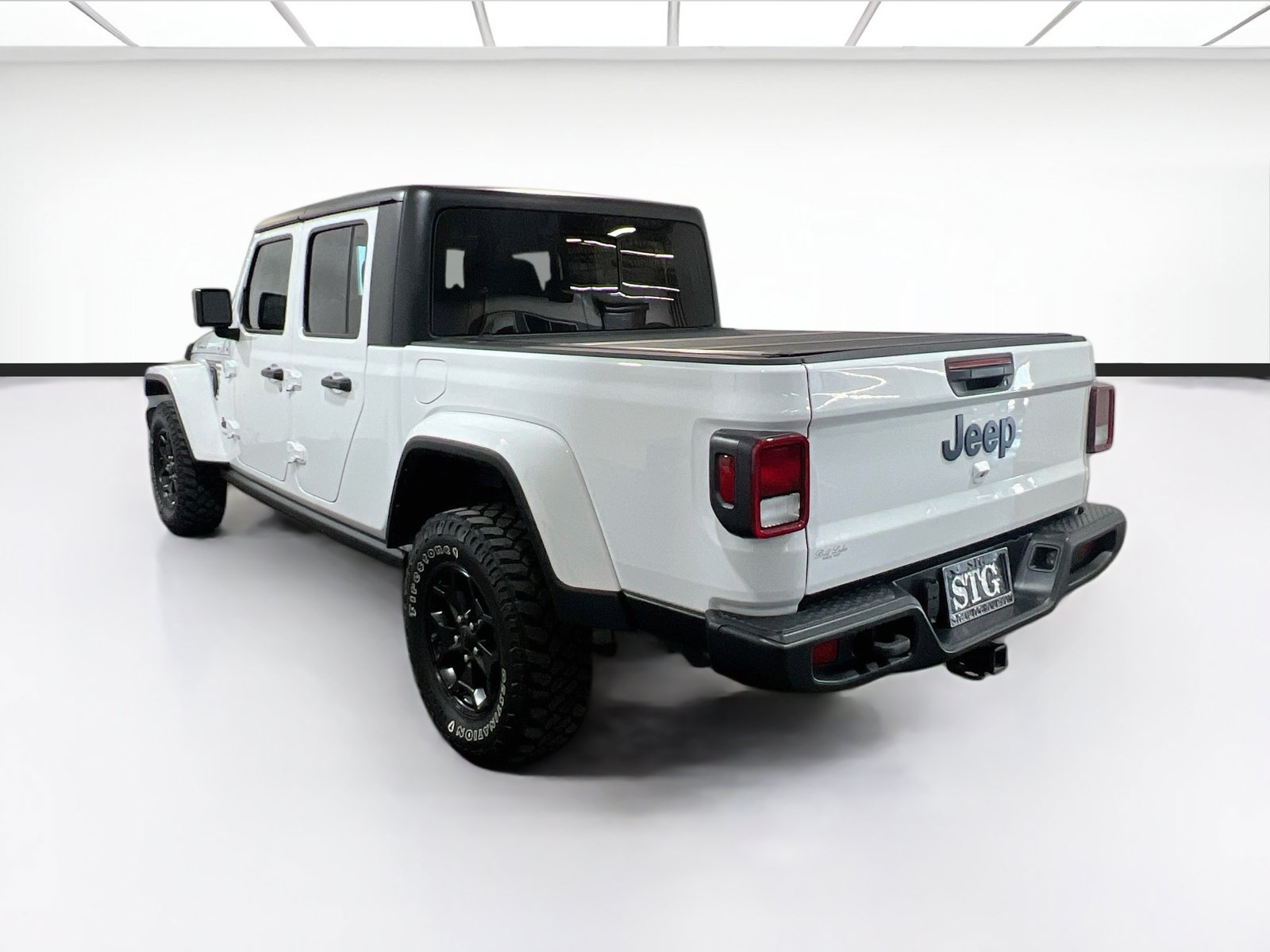 Used 2021 Jeep Gladiator Sport AWD/4WD image 6