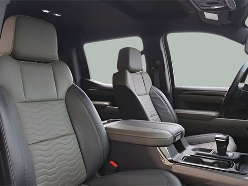 Used 2024 Chevrolet Silverado 1500 ZR2 image 24