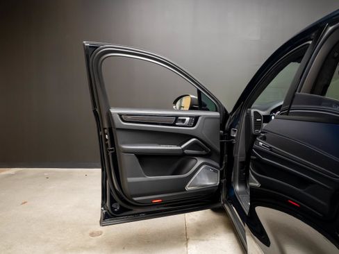 Used 2022 Porsche Cayenne Turbo GT AWD/4WD image 33