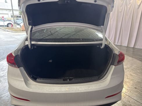 Used 2018 Hyundai Elantra SE image 13