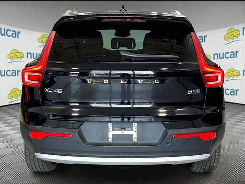 Used 2025 Volvo XC40 B5 Core image 7