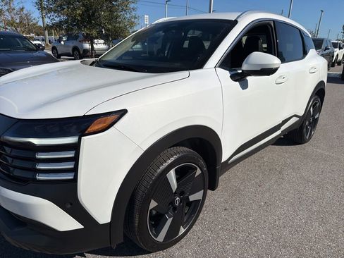 Certified 2025 Nissan Kicks SR image 6